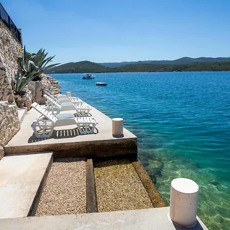 Pet Friendly In With Kitchen 克勒克