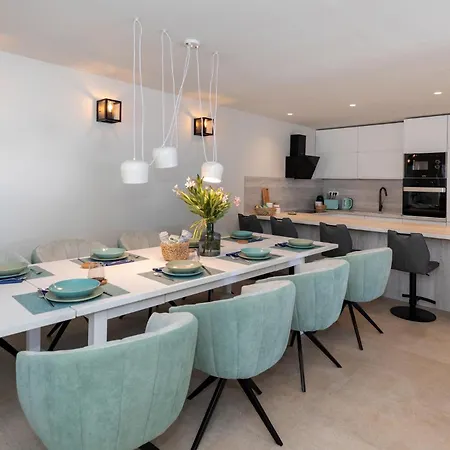 Holiday home Pet Friendly In With Kitchen